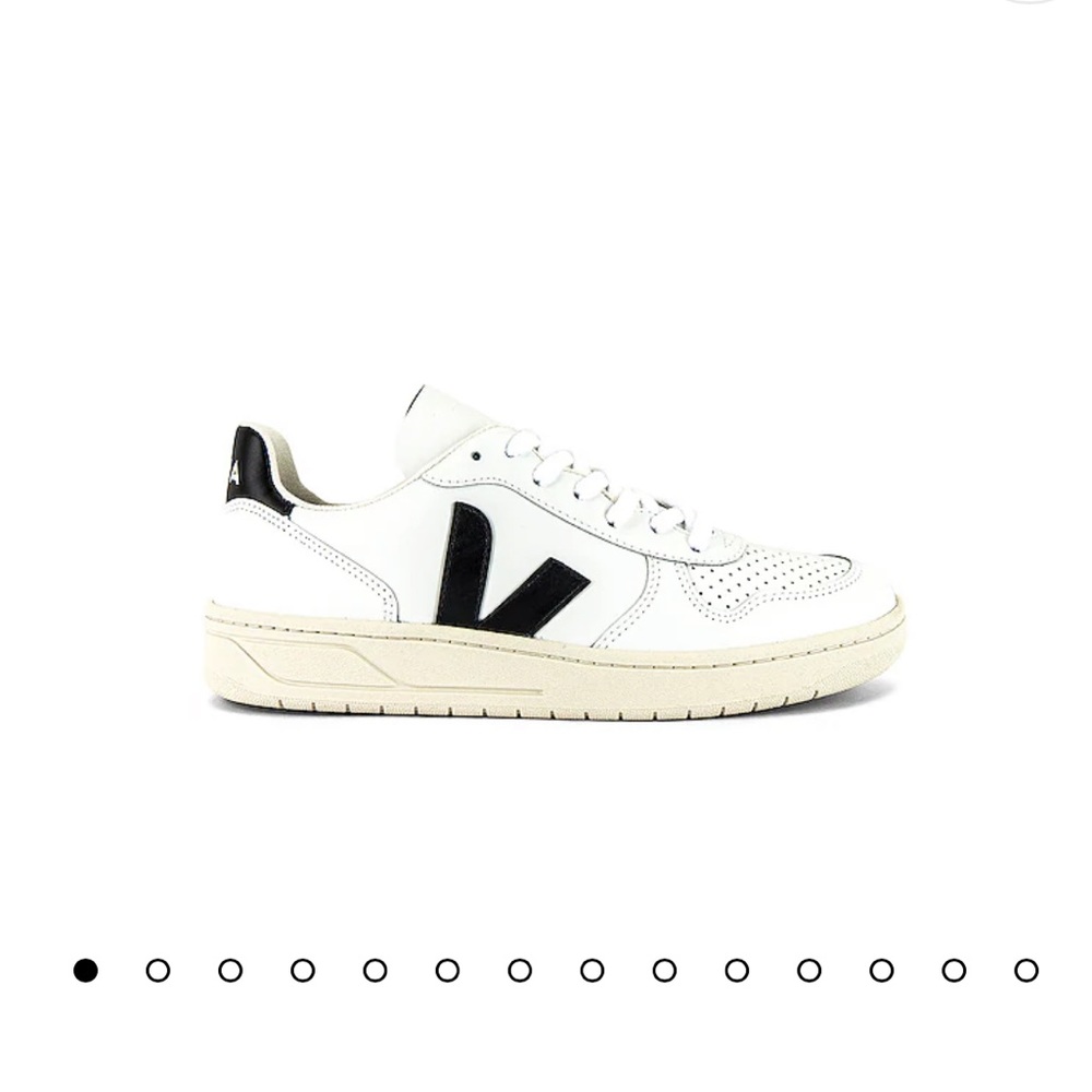 Veja v-10 Sneaker Size US 7, eur 38 White & Black